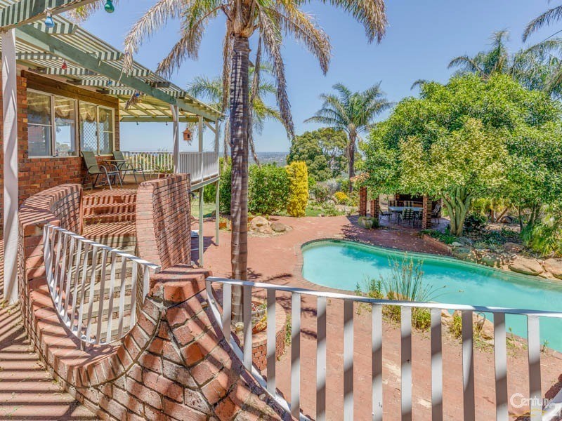 65 Basildon Road, Lesmurdie WA 6076