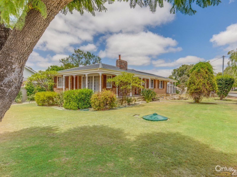 2 Pegus Street, Thornlie WA 6108