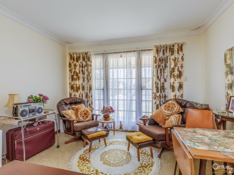 2 Pegus Street, Thornlie WA 6108