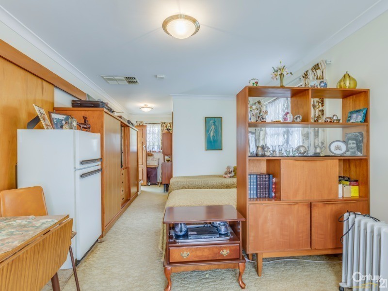 2 Pegus Street, Thornlie WA 6108