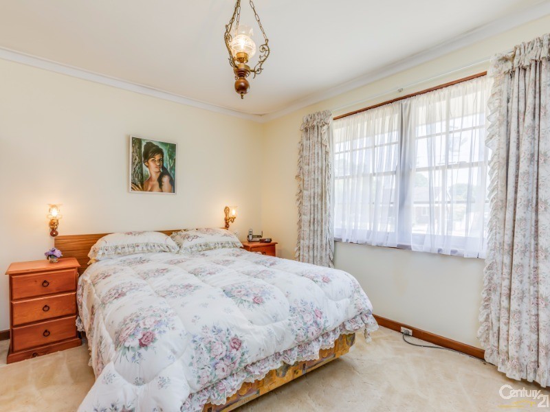 2 Pegus Street, Thornlie WA 6108