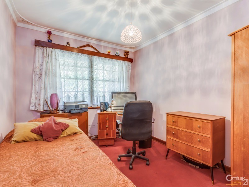 2 Pegus Street, Thornlie WA 6108