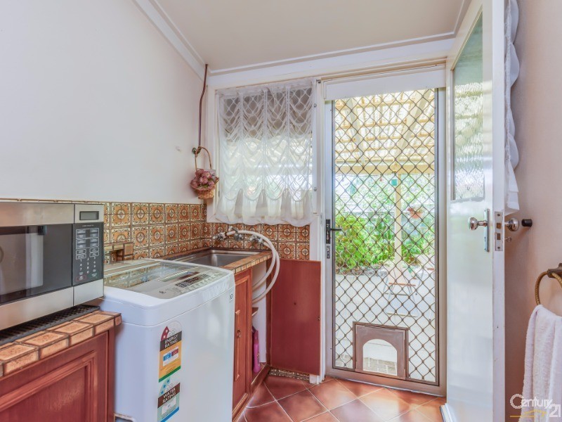 2 Pegus Street, Thornlie WA 6108