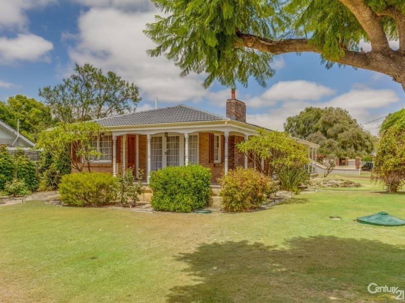 2 Pegus Street, Thornlie WA 6108