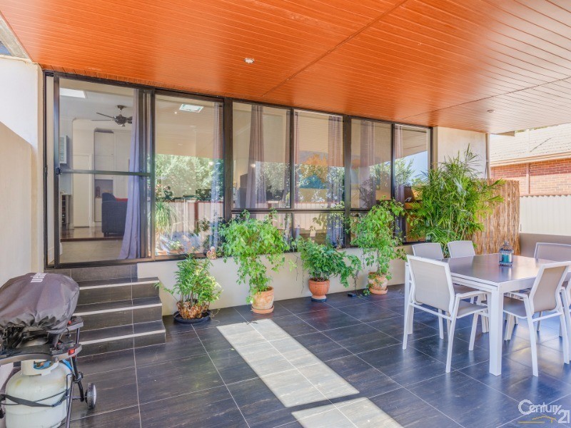 81 Hobbs Avenue, Como WA 6152