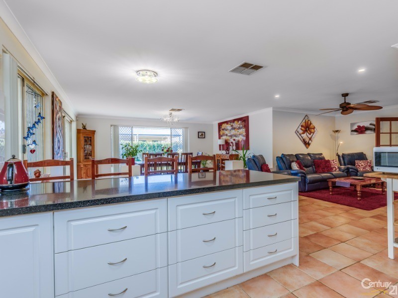 13 Menora Loop, Warnbro WA 6169
