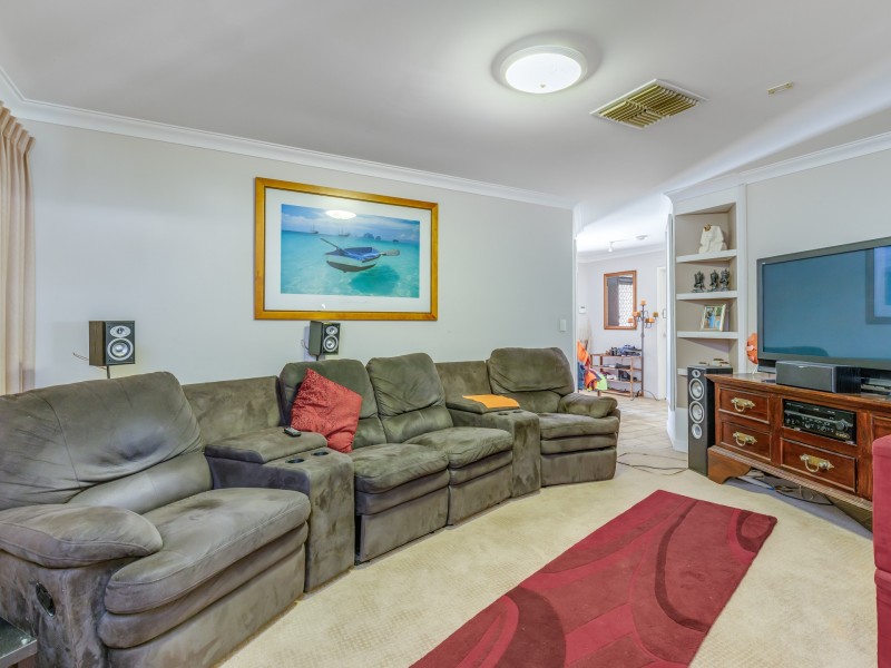 19 Farrer Place, Thornlie WA 6108