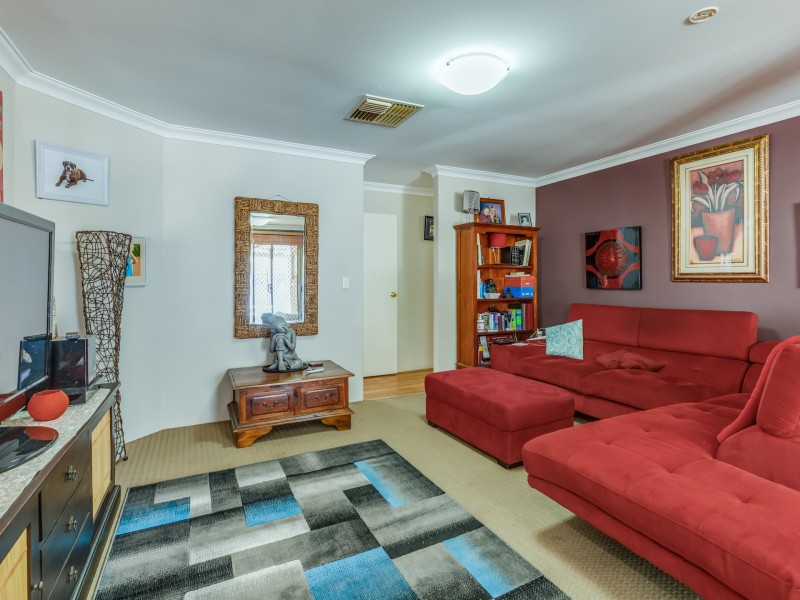 19 Farrer Place, Thornlie WA 6108