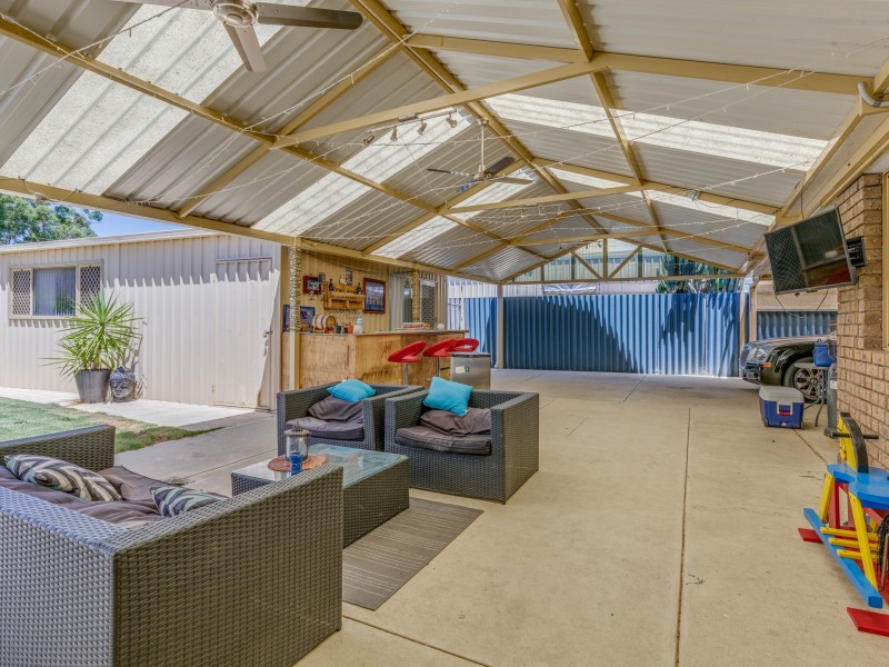 19 Farrer Place, Thornlie WA 6108