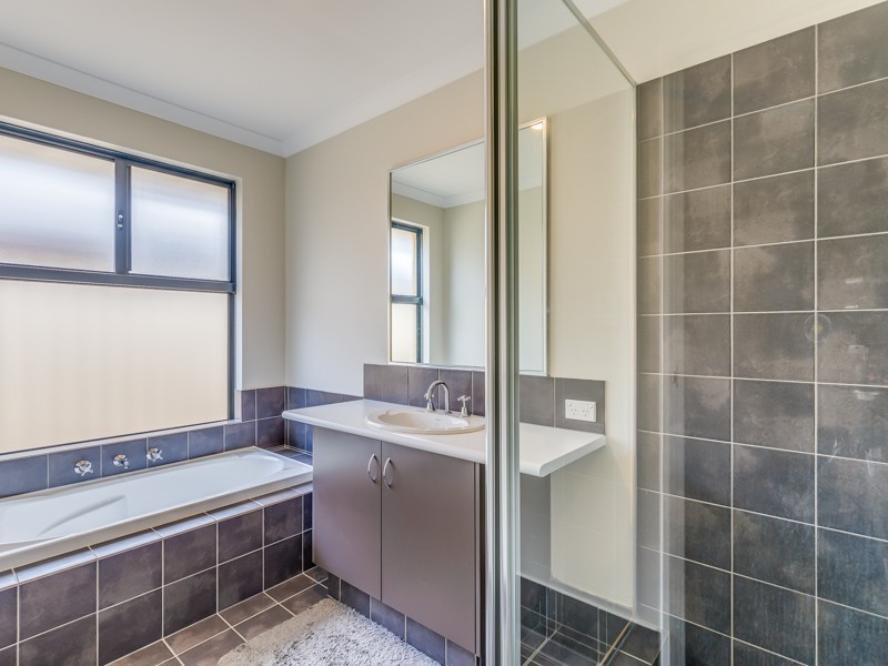 302 Lyon Road, Aubin Grove WA 6164