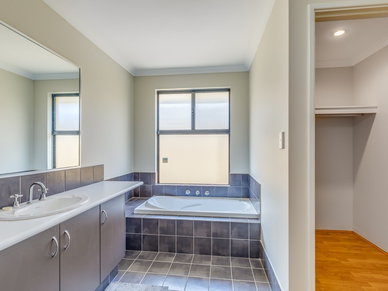 302 Lyon Road, Aubin Grove WA 6164