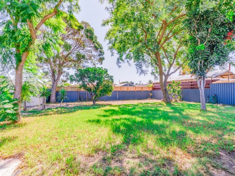 20 Helena Crescent, Thornlie WA 6108