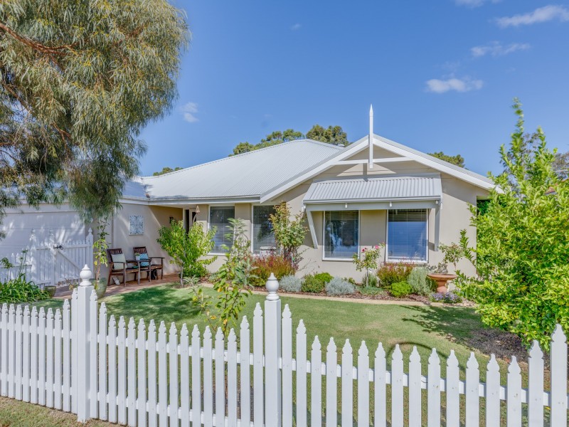 5 Viana Loop, Seville Grove WA 6112
