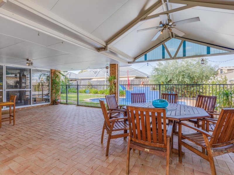 5 Viana Loop, Seville Grove WA 6112