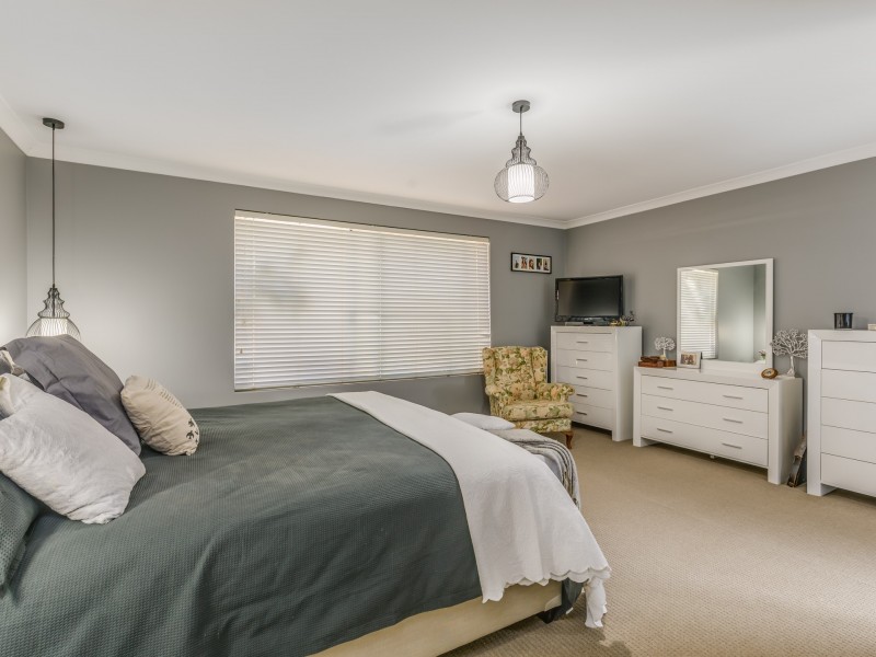 5 Viana Loop, Seville Grove WA 6112