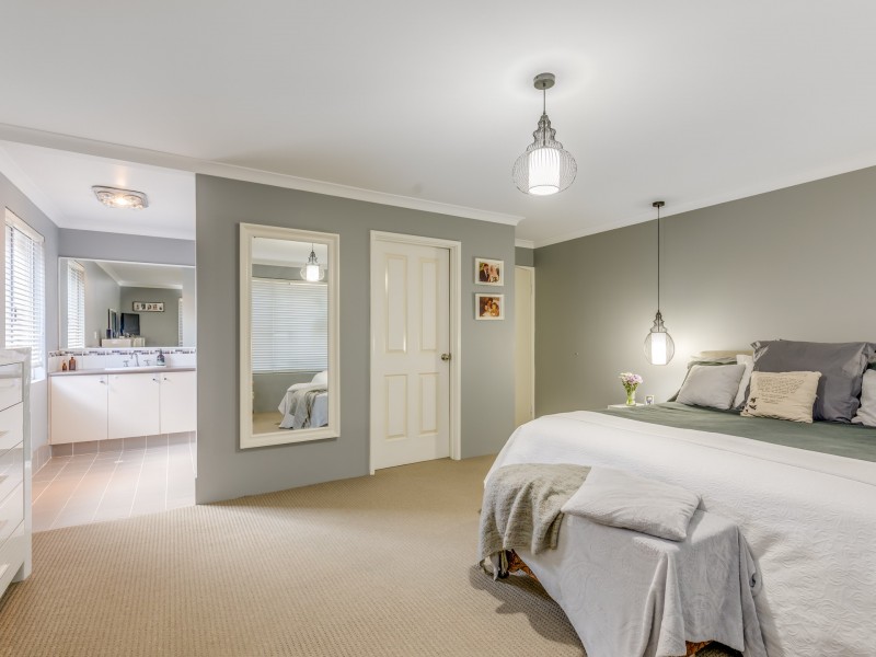 5 Viana Loop, Seville Grove WA 6112