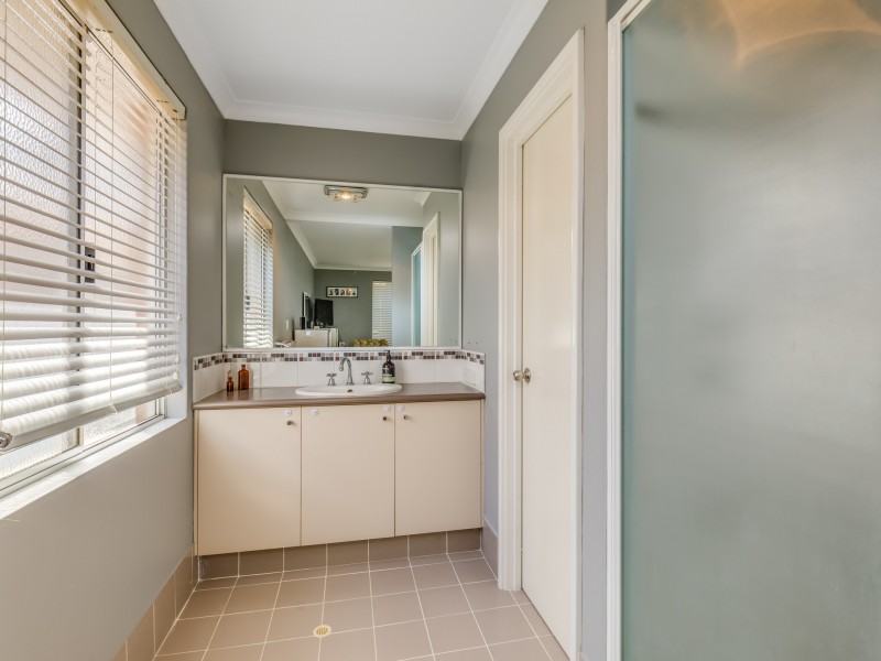 5 Viana Loop, Seville Grove WA 6112