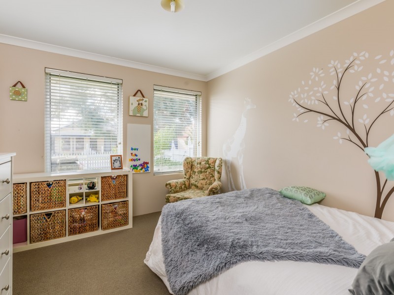 5 Viana Loop, Seville Grove WA 6112
