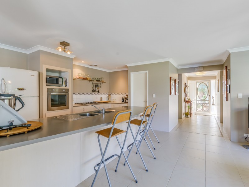 5 Viana Loop, Seville Grove WA 6112