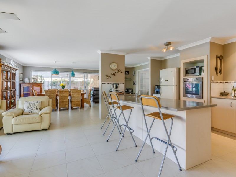 5 Viana Loop, Seville Grove WA 6112