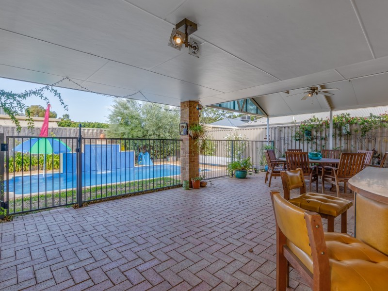 5 Viana Loop, Seville Grove WA 6112