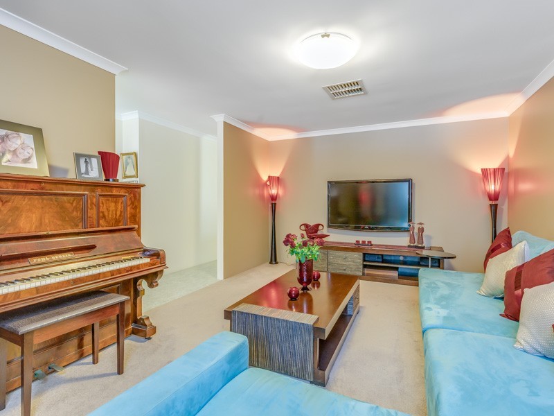 16 Dornoch Way, Canning Vale WA 6155