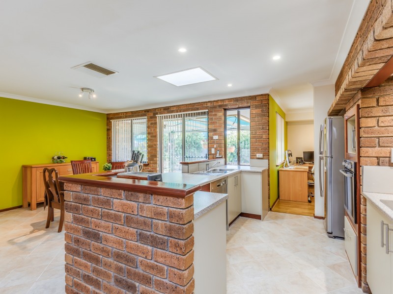 18 Monarch Court, Thornlie WA 6108