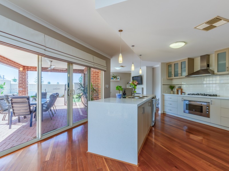 15 Cronulla Road, Secret Harbour WA 6173