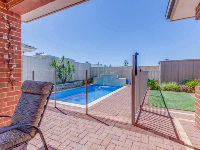 15 Cronulla Road, Secret Harbour WA 6173