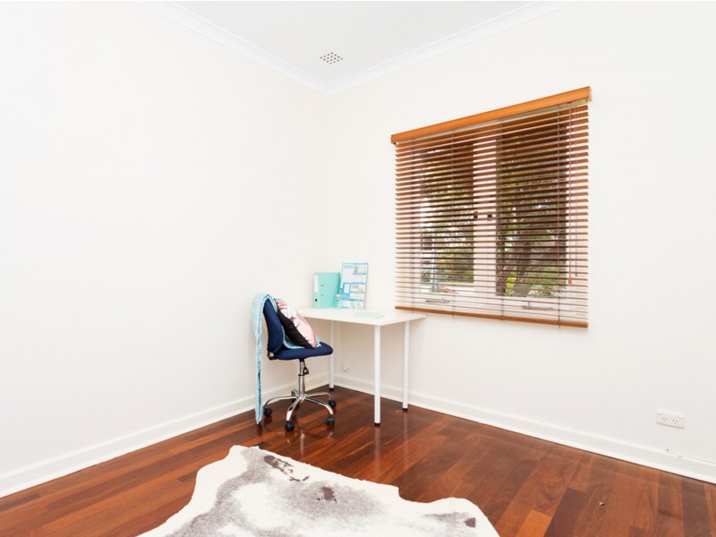 33 Williams Road, Coolbellup WA 6163