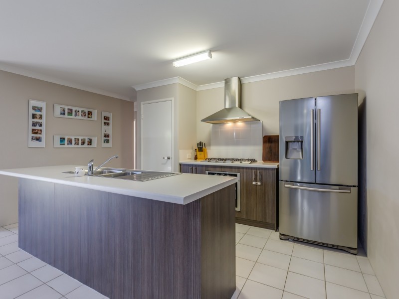 6 Jeffrey Loop, Brookdale WA 6112