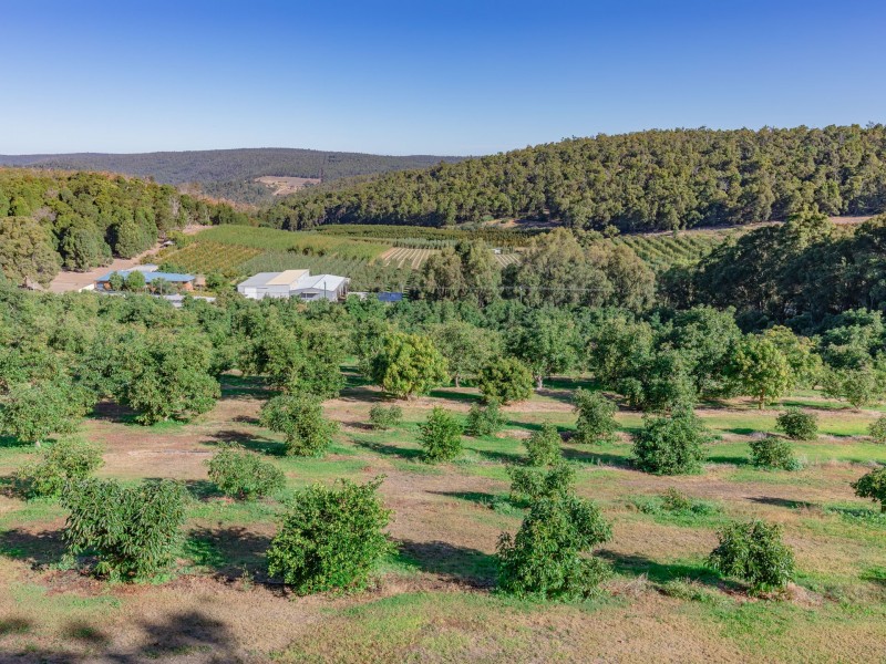 3 Omeo Place, Karragullen WA 6111