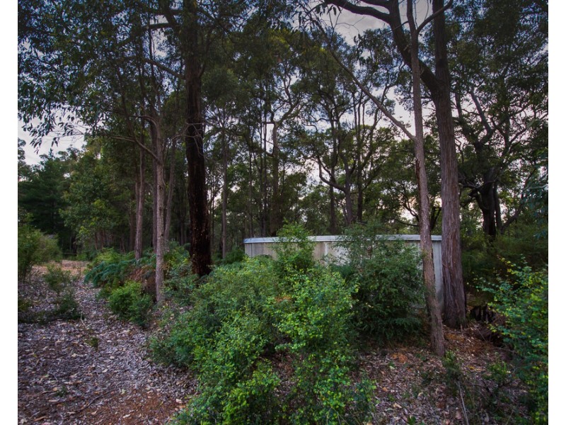 3 Omeo Place, Karragullen WA 6111