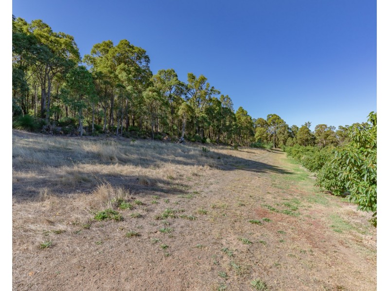 3 Omeo Place, Karragullen WA 6111