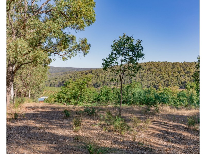 3 Omeo Place, Karragullen WA 6111