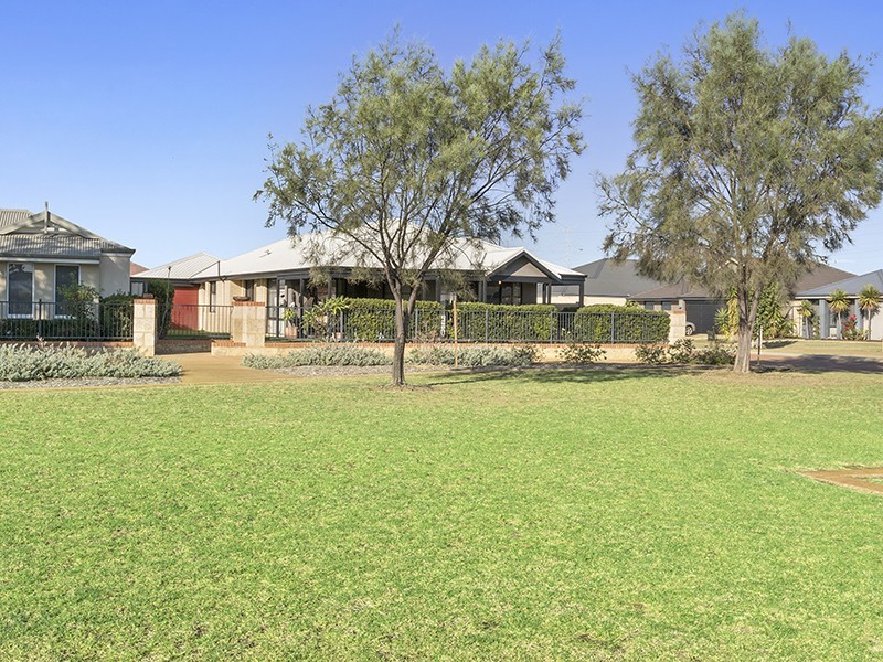 22 Serotina Lane, Aubin Grove WA 6164