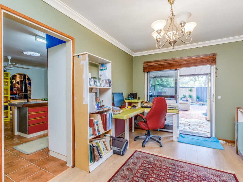 1 St Georges Avenue, Champion Lakes WA 6111