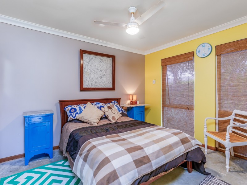 1 St Georges Avenue, Champion Lakes WA 6111