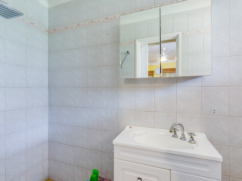 1 St Georges Avenue, Champion Lakes WA 6111