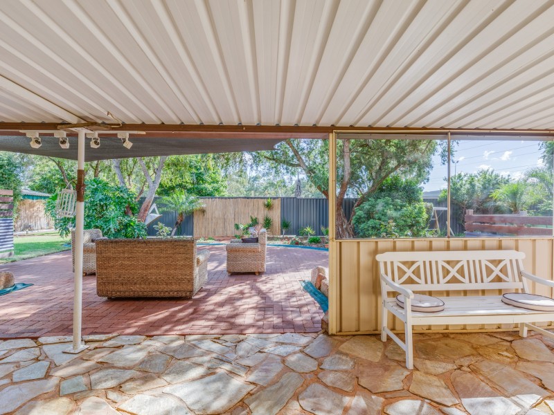 1 St Georges Avenue, Champion Lakes WA 6111