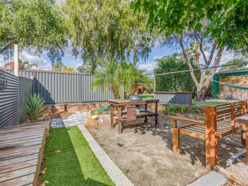 1 St Georges Avenue, Champion Lakes WA 6111