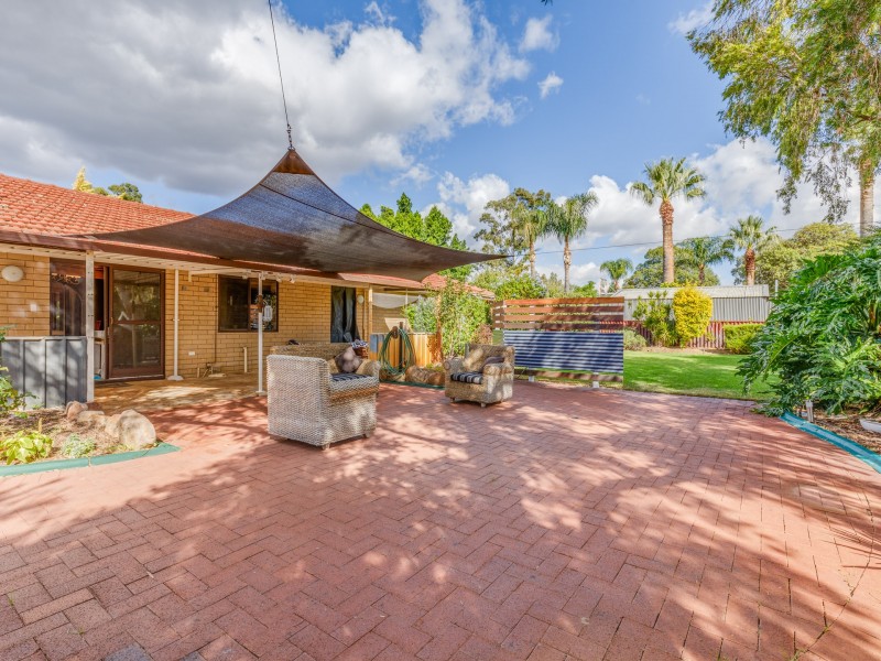 1 St Georges Avenue, Champion Lakes WA 6111