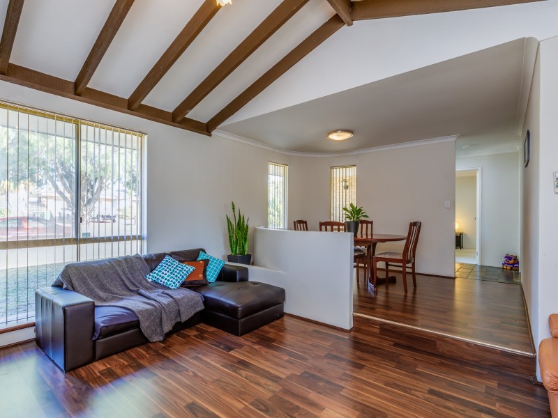 11 Castlereagh Circle, Port Kennedy WA 6172