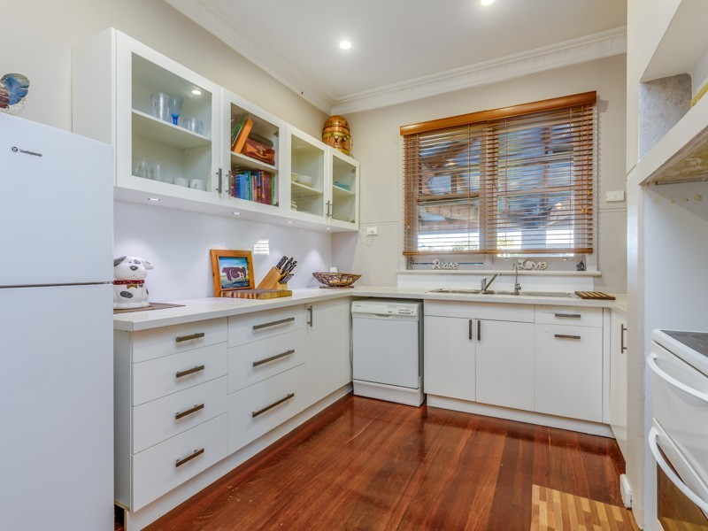 17 North Lake Road, Alfred Cove WA 6154