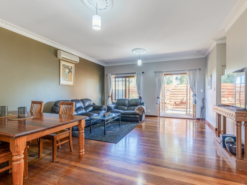 17 North Lake Road, Alfred Cove WA 6154