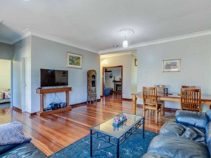 17 North Lake Road, Alfred Cove WA 6154