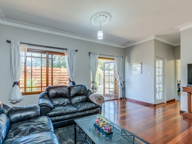 17 North Lake Road, Alfred Cove WA 6154