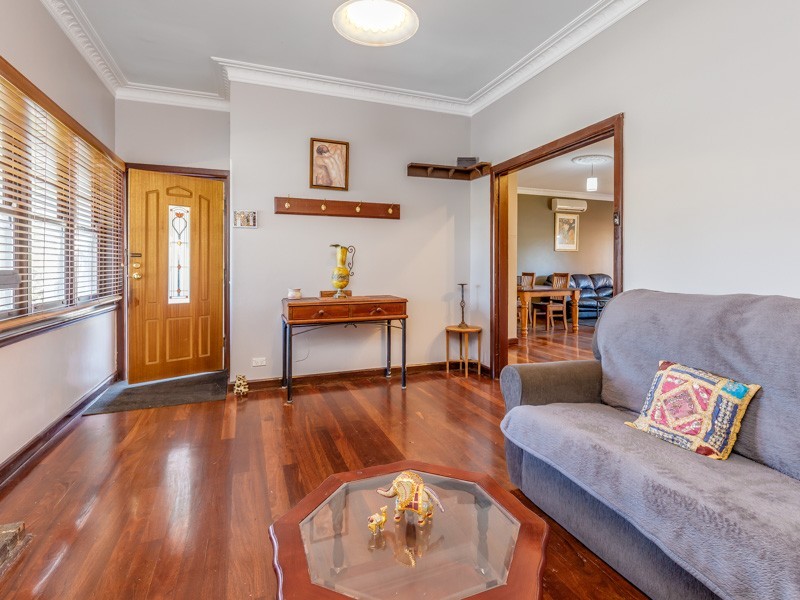 17 North Lake Road, Alfred Cove WA 6154