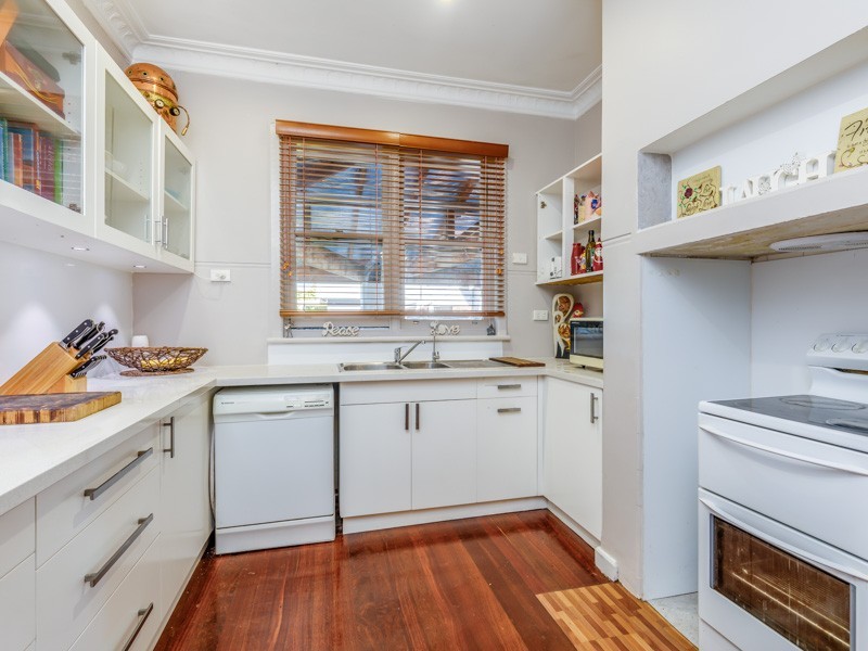 17 North Lake Road, Alfred Cove WA 6154