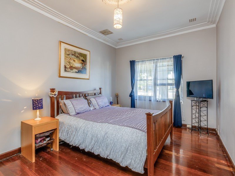 17 North Lake Road, Alfred Cove WA 6154